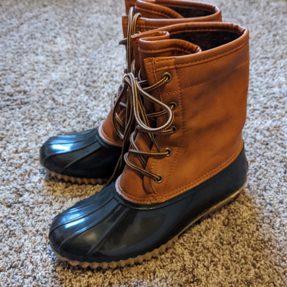 The Original Duck Boot. Women's size 6 - Picture 5 of 6